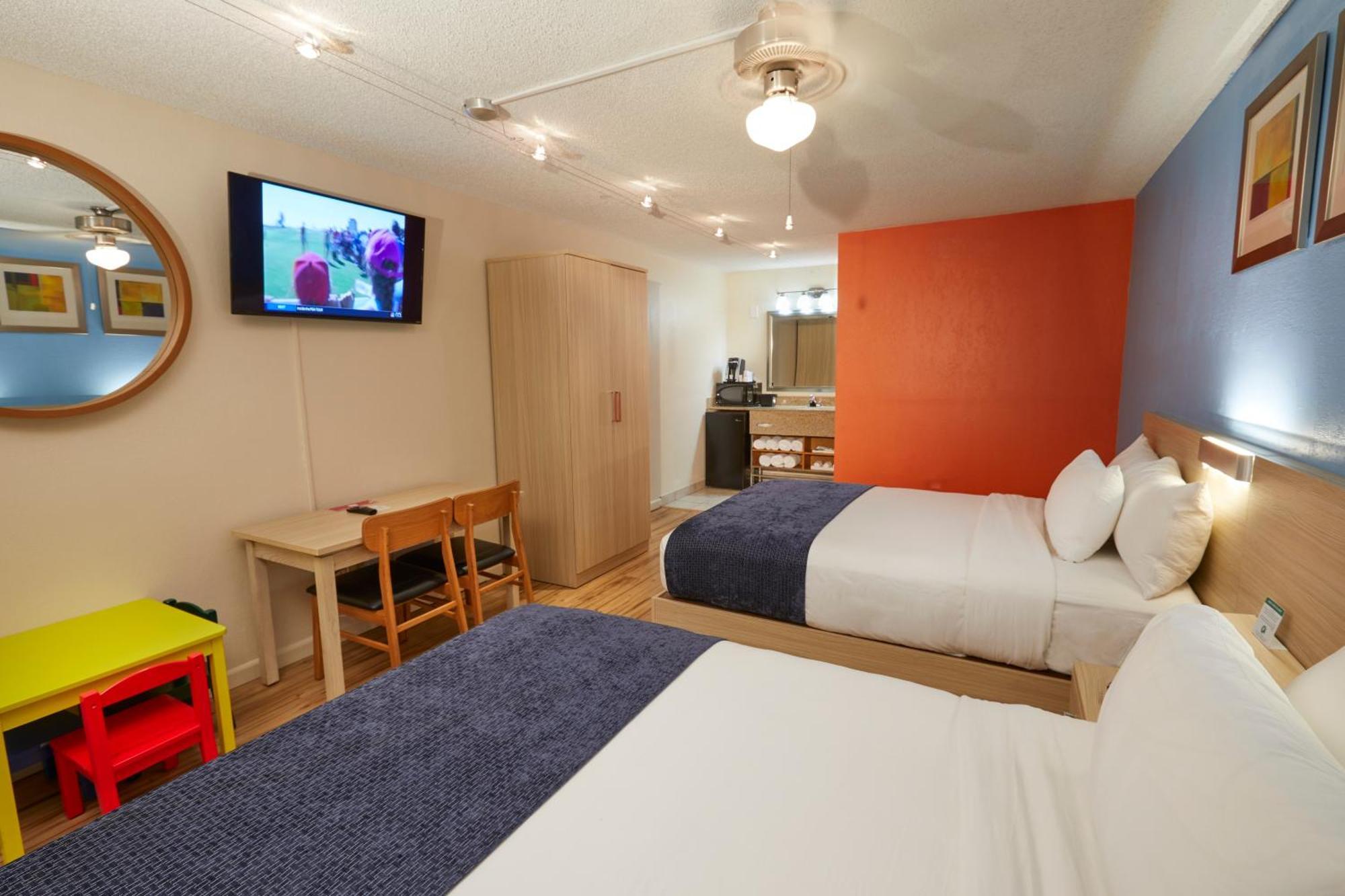Deluxe Queen Room with Two Queen Beds - Non-Smoking