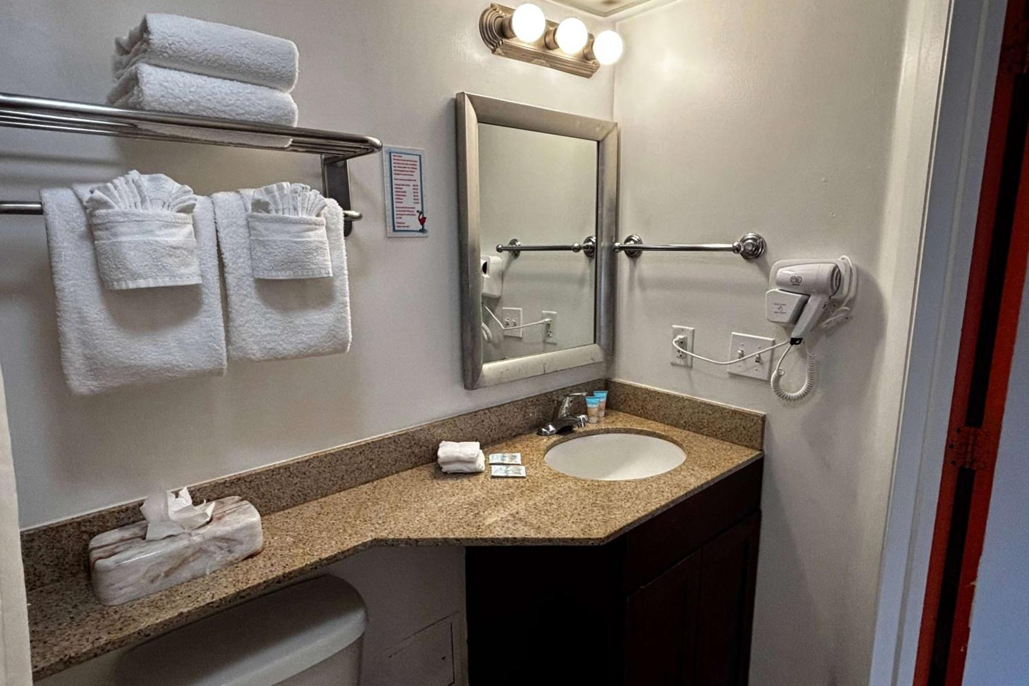 Deluxe Queen Room with Two Queen Beds - Non-Smoking,1634398403:JPEG