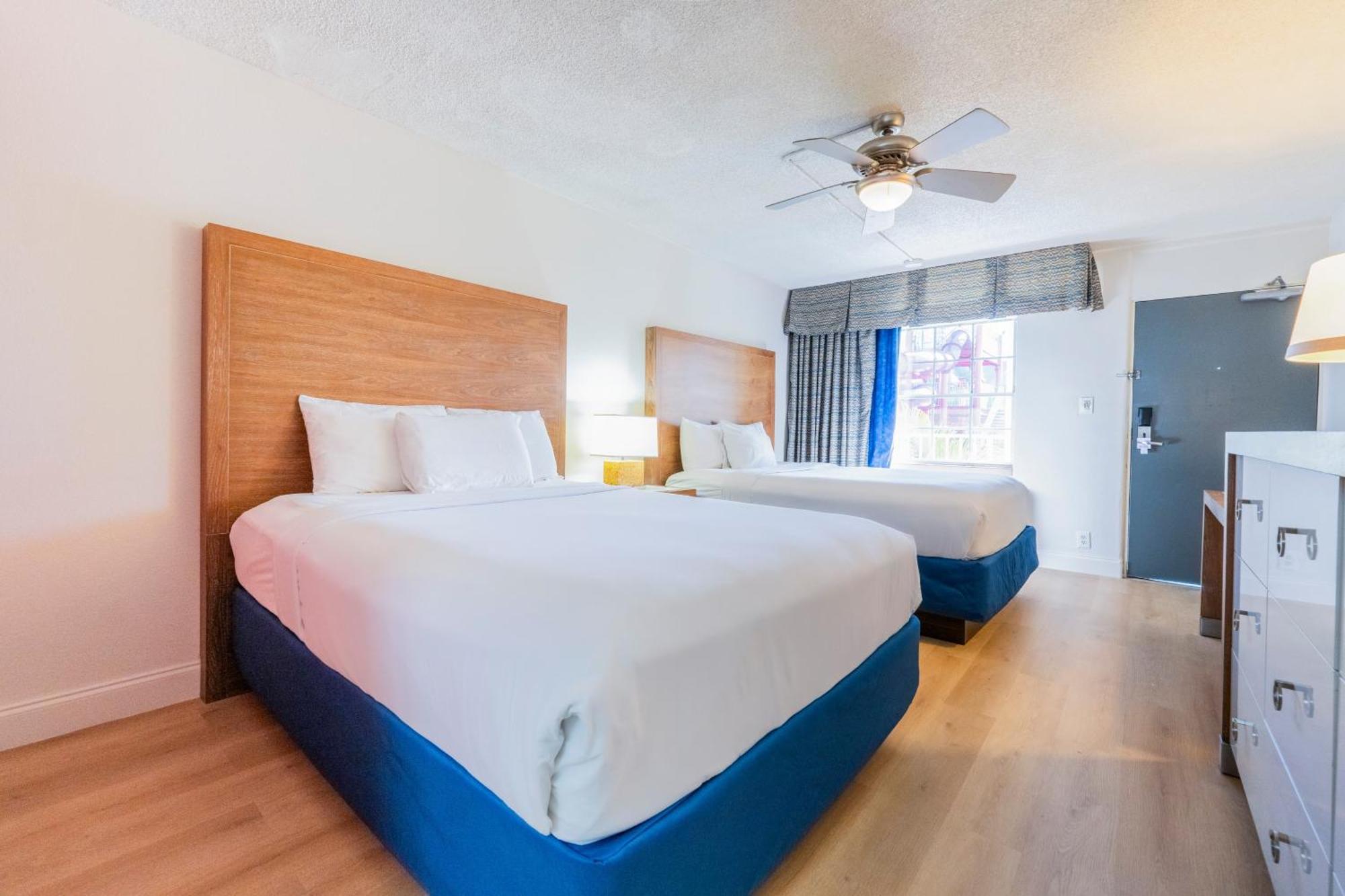 Queen Room with Two Queen Beds - Water Park View - Non-Smoking,1629890834:JPEG