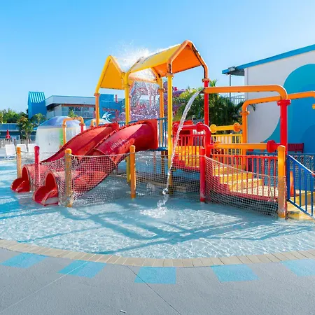Ramada By Wyndham Flamingo Water Park-3
